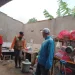 Petugas melakukan asesmen rumah rusak di Wagir. Foto: Aisyah Nawangsari Putri
