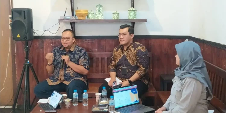 Pengamat UB saat membincangkan situasi karakter pemilih jelang Pilwali 2024 Kota Malang nanti. Foto: Azmy