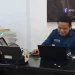 Petugas KPU Kabupaten Malang melakukan penelitian persyaratan administrasi bapaslon. Foto: Aisyah Nawangsari Putri