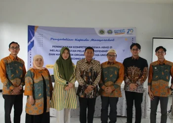 Tim Dosen Departemen Administrasi Pendidikan UM melaksanakan kegiatan PKM di MA Unggulan Techno Scientist melalui kegiatan Pelatihan Dasar Kepemimpinan dan Manajemen Organisasi untuk meningkatkan kompetensi siswa abad 21. /Foto: dok. Tim Dosen Administrasi Pendidikan UM.
