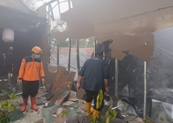 Penanganan kebakaran di Jatim Park 3 telah padam, petugas nyatakan penyebabnya dari mesin pompa air yang overheat. Foto: BPBD Kota Batu