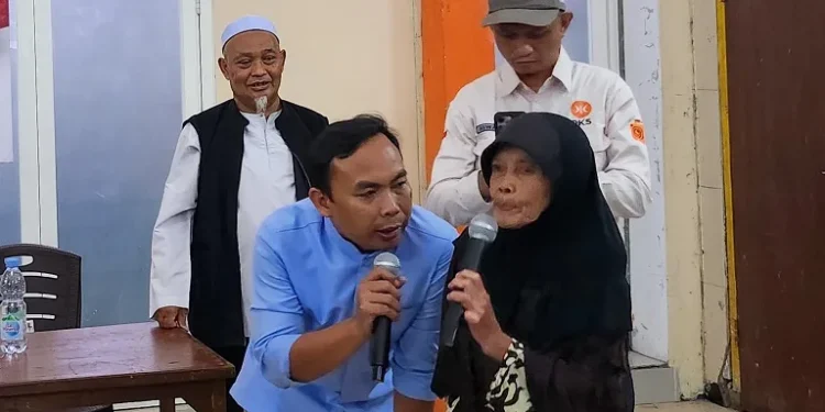 Calon Wakil Wali Kota Malang, Ali Muthohirim dalam program Pasar Murah. (Foto/dok. for TM)