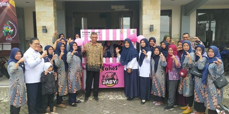 Peresmian Baby's Meal Cafe atau Pojok MP-ASI hasil inovasi dosen Poltekkes Malang di Desa Petungsewu. Foto: Azmy
