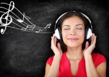 Mendengarkan musik untuk kesehatan mental dan fisik. Foto/pinterest.