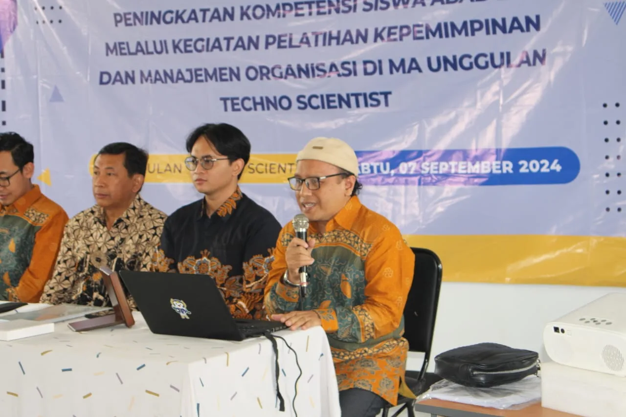 Sambutan Ketua Tim Dosen Administrasi Pendidikan UM, Dr. Raden Bambang Sumarsono, M.Pd./Foto: Dok. Tim Dosen Administrasi Pendidikan UM.
