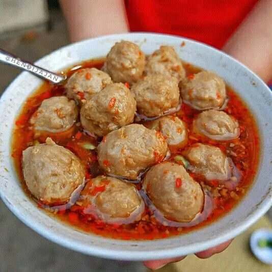 Cilok kuah acar dan bakso lava Mbak Luth. Foto/Pinterest