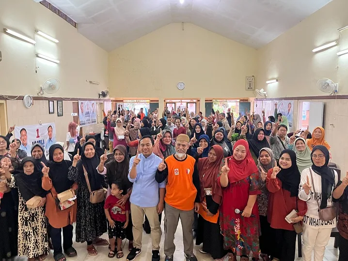 Calon Wakil Wali Kota Malang, Ali Muthohirim dalam program Pasar Murah. (Foto/dok. for TM)