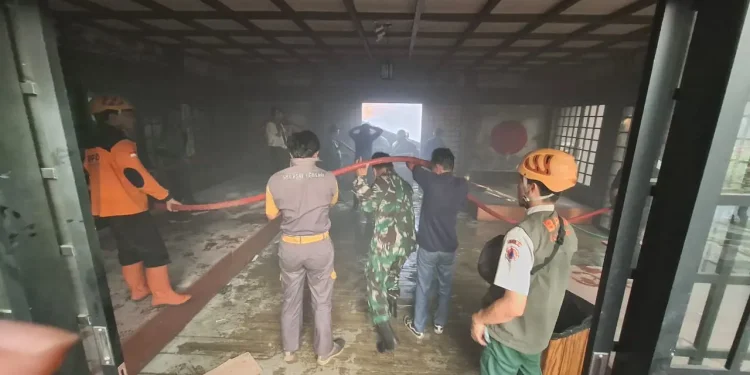 Penanganan kebakaran di Jatim Park 3 telah padam, petugas nyatakan tidak ada korban jiwa. Foto: BPBD Kota Batu