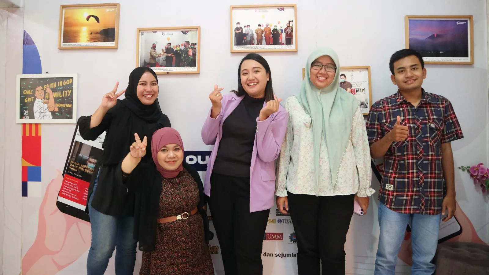 Foto bersama pasca pelatihan public speaking. Foto/Rubianto