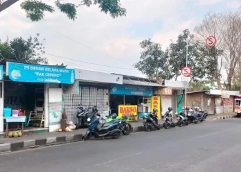 Deretan lapak PKL di Sultan Agung, Kota Batu yang rencana akan ditertibkan. Foto: Azmy