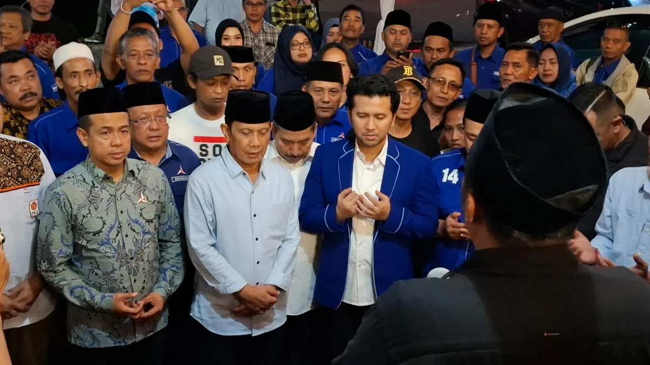 Doa jelang peresmian Rumah Pemenangan Rakyat. Foto: Aisyah Nawangsari Putri