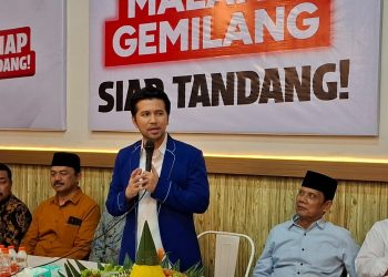 Emil Dardak berikan sambutan di Rumah Pemenangan Rakyat. Foto: Aisyah Nawangsari Putri