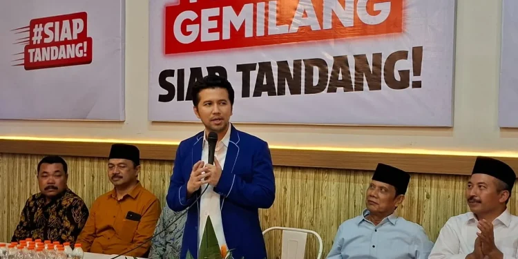 Emil Dardak berikan sambutan di Rumah Pemenangan Rakyat. Foto: Aisyah Nawangsari Putri