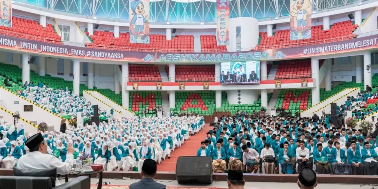 Ribuan maba Unisma saat mengikuti kegiatan Halaqoh Diniyah di Gedung Bundar Unisma. Foto: Unisma