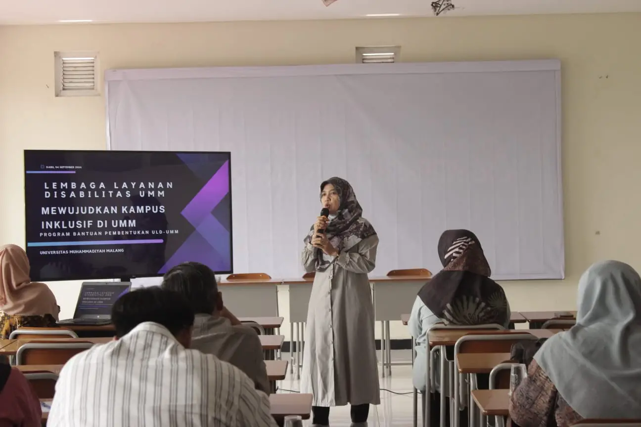 Salah satu pembicara Focus Group Discussion (FGB) di Universitas Muhammadiyah Malang (UMM) mendukung kampus yang inklusi. Foto/dok. UMM