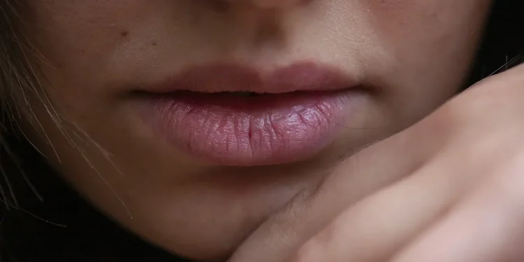 Ilustrasi kebiasaan buruk penyebab bibir menghitam. Foto/Pixabay