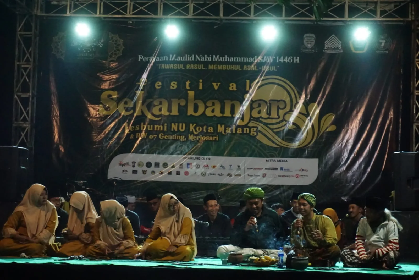 Ngaji Budaya dan Konser Salawat bersama Gus Ahans Mahabie di Malam Puncak Festival Sekarbanjar, Ahad 22 September 2024. (Foto: Dok. Lesbumi)