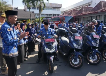 Pemkab Malang fasilitasi penyuluh KB dengan sepeda motor. Foto: Pemkab Malang
