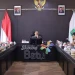 Pj Wali Kota Batu, Aries Agung Paewai saat pimpin rakor HUT Kota Batu ke-23. Foto: Prokopim KWB