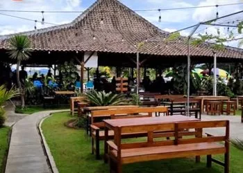 Tempat makan yang paling ramai didatangi pengunjung dekat Stadion Kanjuruhan. Foto/tangkap layar