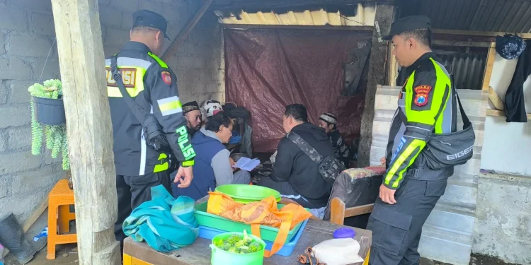 Remaja gantung diri di Kota Batu.