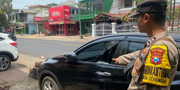 Pencuri modus pecah kaca mobil