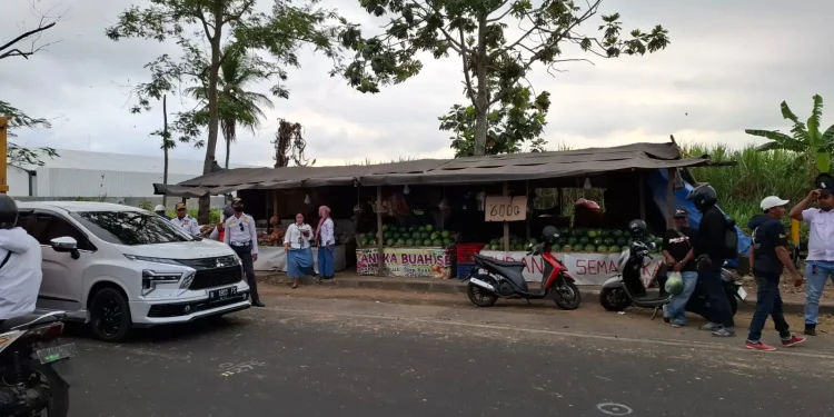 Pedagang sepanjangan jalan Gondanglegi-balekambang