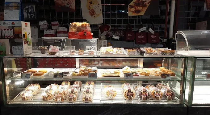 Rekomendasi toko kue di Kota Malang yang dapat menjadi referensi berburu aneka jenis kue. /Foto: Google Review Toko Kue Sara/Milanta Rika.