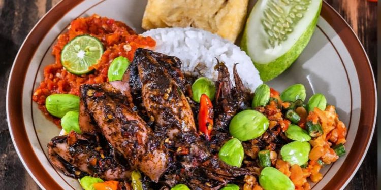 Rekomendasi berbagai variasi kuliner di Malang untuk para pecinta makanan pedas. Foto/Instagram segosambelcakuut