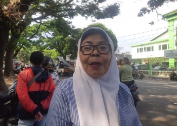 Leli Puji Lestari, salah satu pedagang terdampak kebakaran Pasar Comboran. (Foto/M Sholeh)