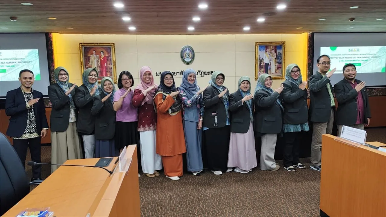Delegasi perwakilan Prodi Pendidikan Matematika Unisma berfoto bersama di Yala Rajabath University (YRU) Thailand. Foto: Unisma