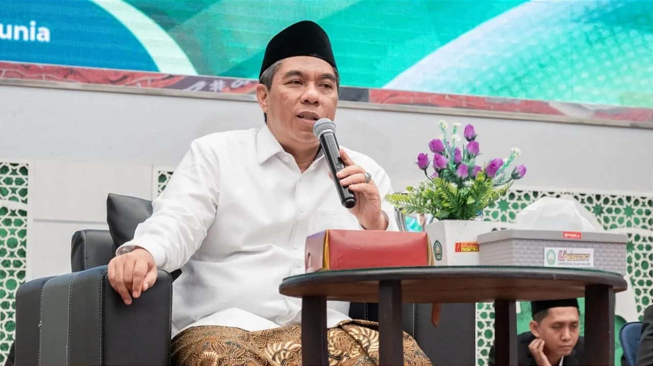 Wakil Ketua PBNU, Dr. (HC) KH Zulfa Musthofa saat memberikan tausiyah kepada peserta maba Unisma. Foto: Unisma