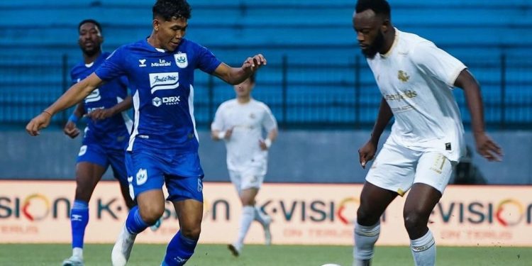 Arema FC berhasil mengalahkan PSIS Semarang dengan skor 2-1 dalam laga pekan ke-7 BRI Liga 1 2024/2025. /Foto: Tangkapan layar Instagram @aremafcofficial.