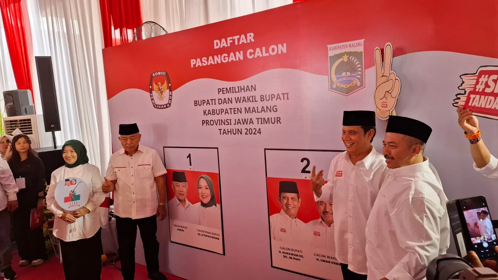 Pengundian nomor urut paslon, Sanusi-Lathifah nomor urut 1 dan Gunawan-Umar nomor urut 2. Foto: Aisyah Nawangsari Putri
