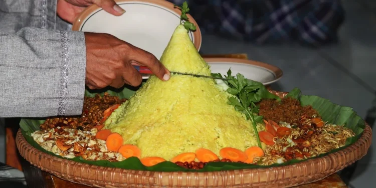 Menu makanan khas Maulid Nabi yang ada di berbagai daerah sebagai tradisi menyambut hari kelahiran Nabi Muhammad SAW. /Foto: Pixabay.com/Mufidpwt.