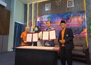 UIN Malang menjalin kerja sama dengan KPI Pusat melalui penandatanganan nota kesepahaman yang digelar di Fakultas Humaniora UIN Malang. /Foto: Dok.UIN Malang