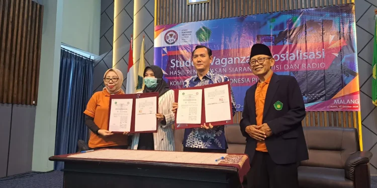 UIN Malang menjalin kerja sama dengan KPI Pusat melalui penandatanganan nota kesepahaman yang digelar di Fakultas Humaniora UIN Malang. /Foto: Dok.UIN Malang