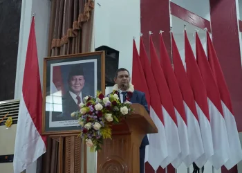 Pakar Hukum Tata Negara, Dr Fahmi Bachmid, SH., MH memaparkan orasi ilmiahnya di Unikama. (Foto/dok. Unikama)
