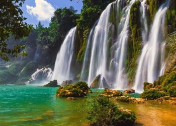 Ilsutrasi wisata air terjun di Tumpang Kabupaten Malang. Foto/pinterest.