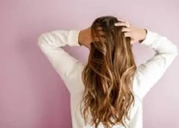 Ilustrasi cara mencegah rambut lepek yang berhijab. Foto/Pixabay