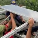 Polinema bersama Pondok Pesantren Yatim Dhuafa Al-Ikhlas Singosari, Kabupaten Malang melakukan pemasangan pembangkit listrik tenaga surya untuk memenuhi kebutuhan listrik di pondok. /Foto: Dok.Polinema.