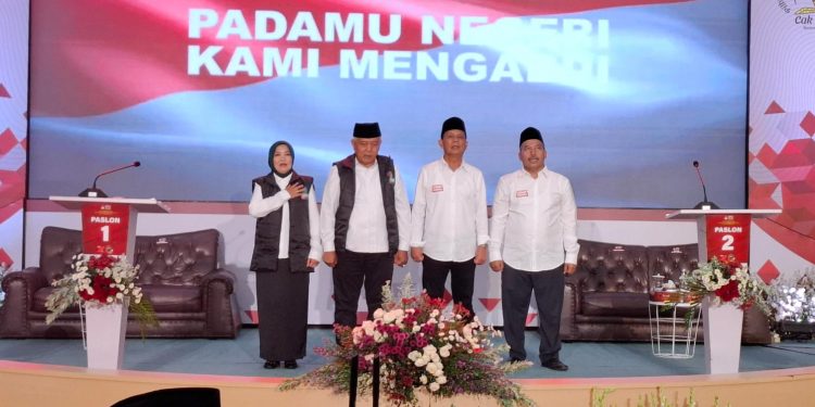Dua paslon yang mengikuti debat Pilbup Malang. Foto: Aisyah Nawangsari Putri