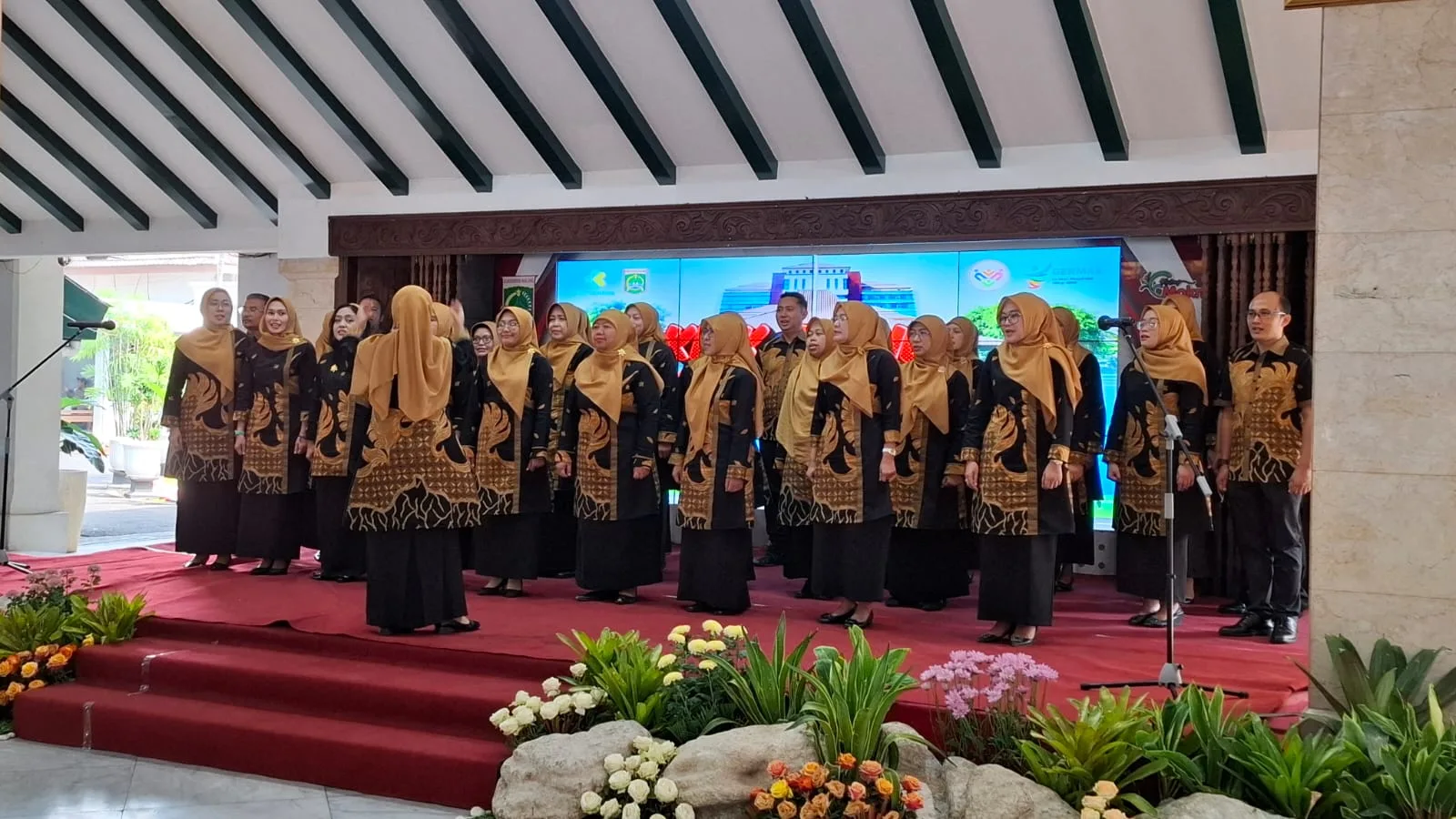 Kepala puskesmas di Kabupaten Malang menyanyikan mars ILP. Foto: Aisyah Nawangsari Putri