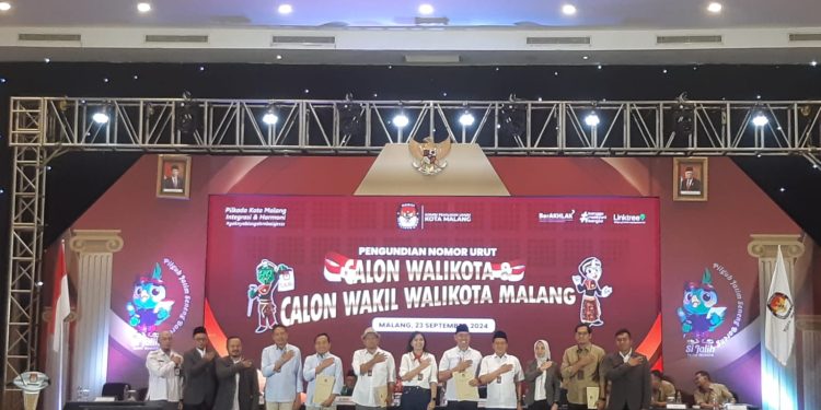 Kontestan Pilkada Kota Malang saat mengambil nomor urut. (Foto/M Sholeh)