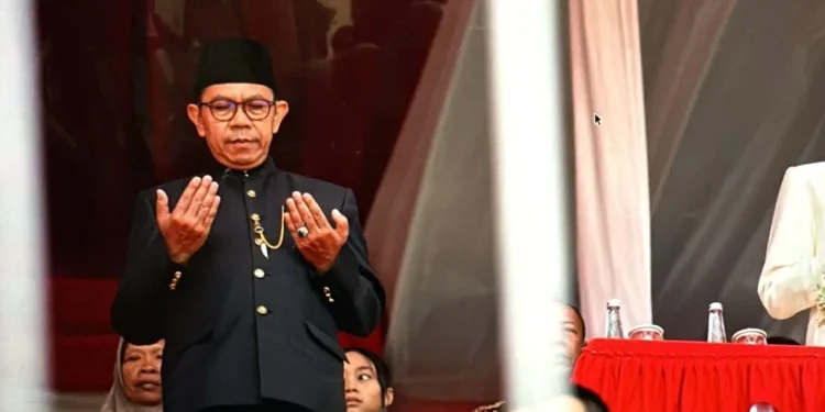 Nurochman saat menghadiri upacara peringatan HUT Kota Batu ke-23. Foto: Dok. NH