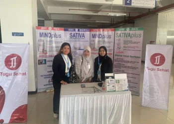 Cerita peserta Malang Autism Summit 2024, Nur Aliyah Yunita (tengah) rela tempuh perjalanan jauh Bandar Lampung ke Malang via jalur darat demi dapatkan wawasan baru seputar autisme./Foto: Tugumalang.id/Irham Thoriq.