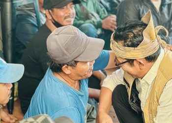 Nurochman - Heli Suyanto saat bertukar pikiran dengan Koalisi Wong Embongan. Foto: Dok. NH