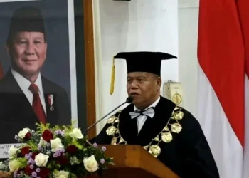 Rektor Universitas PGRI Kanjuruhan Malang, Dr Sudi Dul Aji memberikan sambutan dalam Wisuda semester genap tahun ajaran 2023/2024. (Foto/M Sholeh)