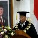Rektor Universitas PGRI Kanjuruhan Malang, Dr Sudi Dul Aji memberikan sambutan dalam Wisuda semester genap tahun ajaran 2023/2024. (Foto/M Sholeh)