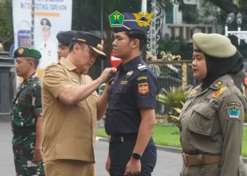 Kirab Pataka Jer Basuki Mawa Beya (JBMB) dalam rangka memperingati Hari Jadi ke-79 Provinsi Jawa Timur tiba di Kota Malang. Foto/dok